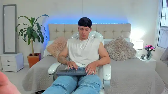 Damian23   online show from January 2025 06:17:01 PM