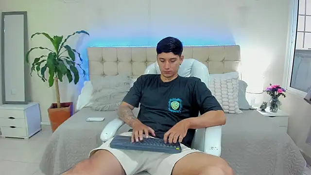 Damian23   online show from January 2025 12:29:01 PM