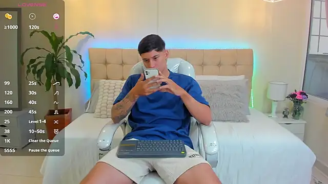 Damian23   online show from January 2025 12:21:01 PM