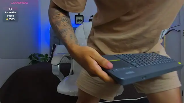 Damian23   online show from February 2025 12:37:02 PM