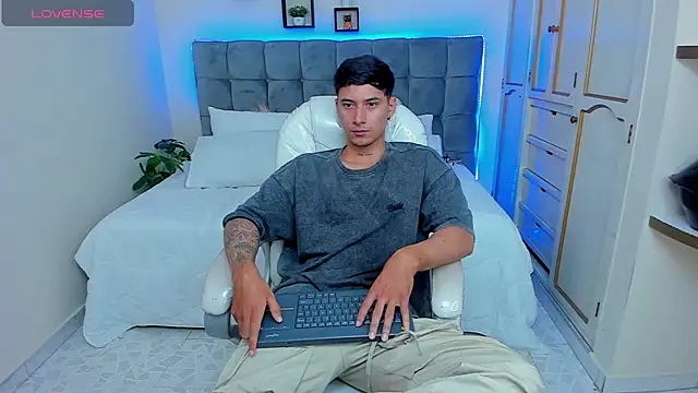 Damian23   online show from March 2025 12:34:01 PM