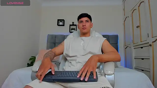 Damian23   online show from March 2025 01:21:01 PM