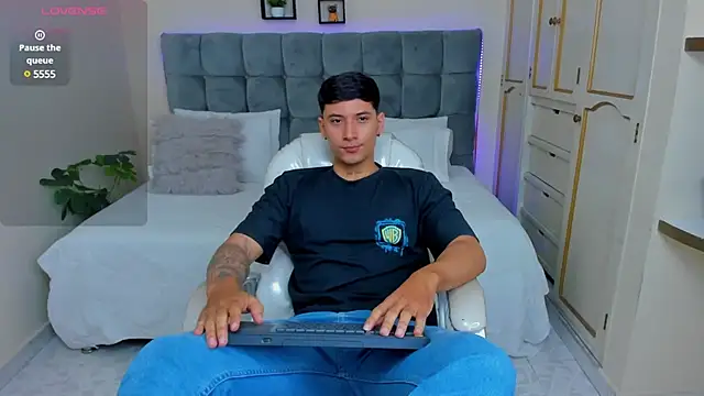 Damian23   online show from March 2025 12:40:02 PM