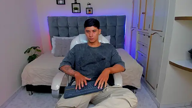 Damian23   online show from March 2025 12:22:01 PM