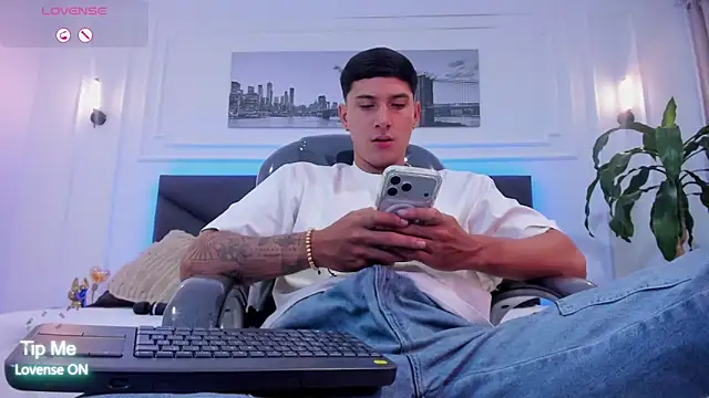 Damian23   online show from December 2025 12:57:02 PM