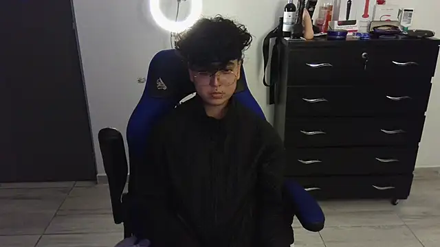 thomascooper7 online show from February 2025 03:30:01 AM