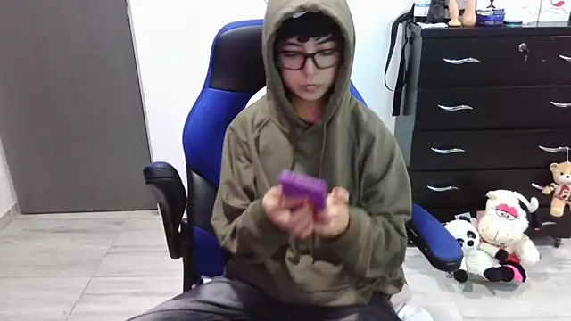 thomascooper7 online show from November 2025 07:38:01 PM