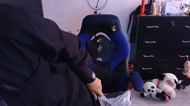 thomascooper7 online show from March 2026 07:28:02 PM