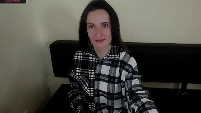 LaimaV  online show from October 2025 02:14:01 PM