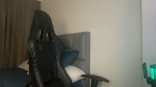 Snapshot of dereckbrownn chatting on January 2025 10:29:02 PM dereckbrownn online show from January 2025 10:29:02 PM