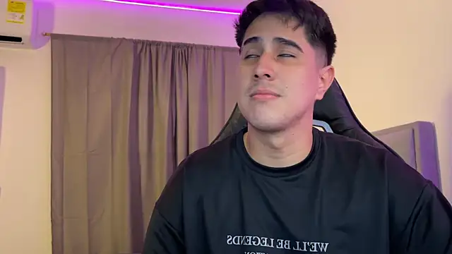 Snapshot of dereckbrownn chatting on January 2025 03:13:01 AM dereckbrownn online show from January 2025 03:13:01 AM