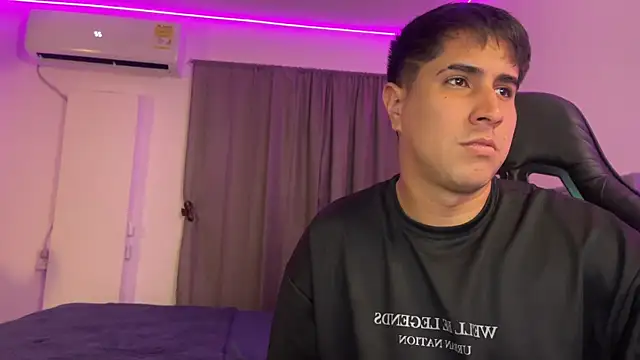 Snapshot of dereckbrownn chatting on January 2025 04:45:01 AM dereckbrownn online show from January 2025 04:45:01 AM