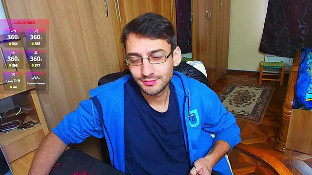 Snapshot of HungEddy chatting on December 2024 11:12:02 AM HungEddy online show from December 2024 11:12:02 AM