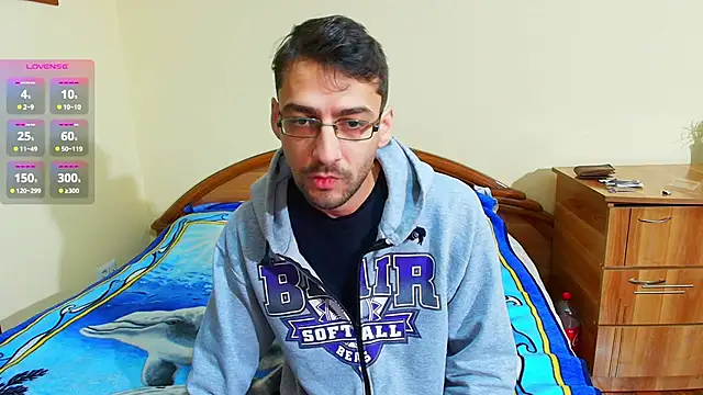 Snapshot of HungEddy chatting on December 2024 09:27:01 PM HungEddy online show from December 2024 09:27:01 PM