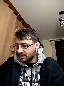 Snapshot of HungEddy chatting on December 2024 02:08:02 AM HungEddy online show from December 2024 02:08:02 AM