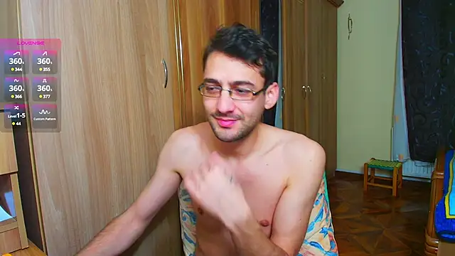 Snapshot of HungEddy chatting on January 2025 09:12:01 PM HungEddy online show from January 2025 09:12:01 PM