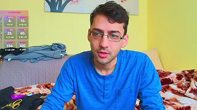 Snapshot of HungEddy chatting on February 2025 09:10:01 AM HungEddy online show from February 2025 09:10:01 AM