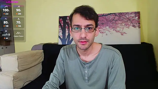 Snapshot of HungEddy chatting on November 2025 02:16:01 PM HungEddy online show from November 2025 02:16:01 PM