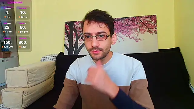 Snapshot of HungEddy chatting on November 2025 10:27:01 AM HungEddy online show from November 2025 10:27:01 AM