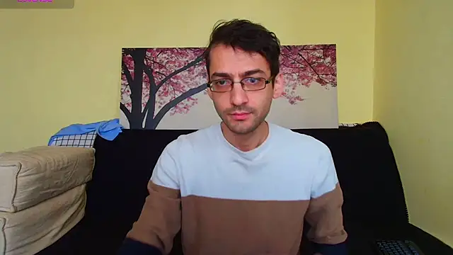 Snapshot of HungEddy chatting on November 2025 08:50:01 AM HungEddy online show from November 2025 08:50:01 AM