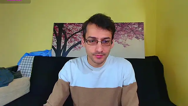 Snapshot of HungEddy chatting on December 2025 02:37:01 PM HungEddy online show from December 2025 02:37:01 PM