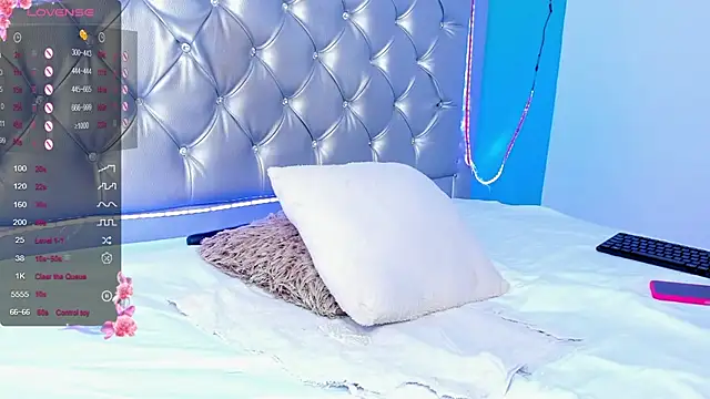 Snapshot of GinaKurt chatting on December 2024 12:07:01 AM GinaKurt online show from December 2024 12:07:01 AM