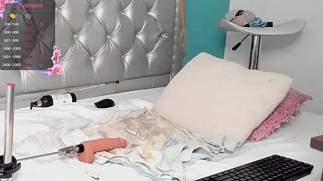 Snapshot of GinaKurt chatting on December 2024 08:32:02 AM GinaKurt online show from December 2024 08:32:02 AM