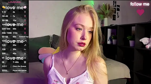 Snapshot of SweetDarcy chatting on November 2025 04:17:02 PM SweetDarcy online show from November 2025 04:17:02 PM