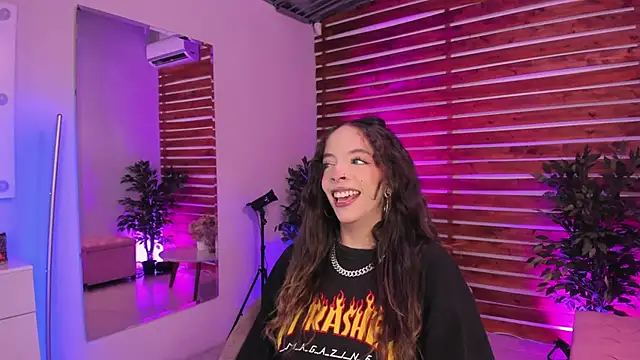 Sapphire Venuss online show from November 2025 12:57:01 AM