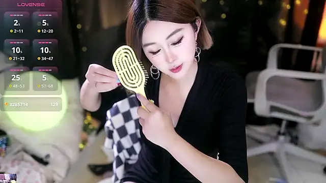 Evajoannana online show from September 2025 02:11:02 PM