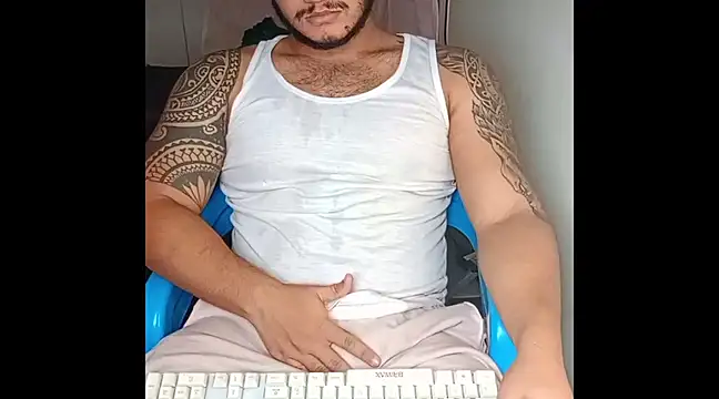 Snapshot of LoqHead chatting on February 2025 06:05:01 PM LoqHead online show from February 2025 06:05:01 PM