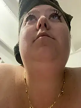 Chloee ep online show from October 2025 04:10:02 AM