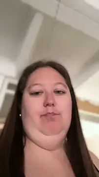 Snapshot of Chloee_ep chatting on April 2026 04:02:02 PM Chloee ep online show from April 2026 04:02:02 PM