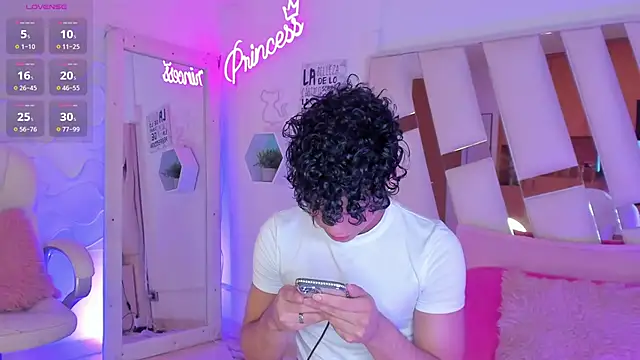 Snapshot of EthanCollens chatting on January 2025 09:01:02 PM EthanCollens online show from January 2025 09:01:02 PM