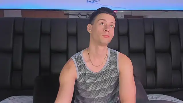 JadeSmiith  online show from February 2025 10:00:02 PM