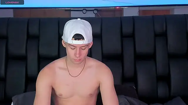 JadeSmiith  online show from February 2025 09:32:01 PM