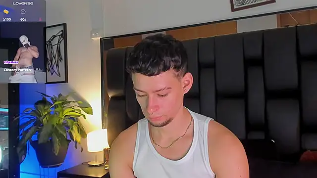 JadeSmiith  online show from October 2025 10:19:02 PM