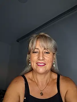 almaluna7 online show from February 2026 11:52:02 PM