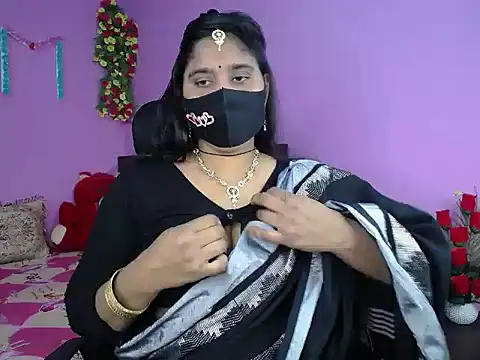 Snapshot of Hot_Maleka chatting on February 2026 04:33:01 PM Hot Maleka online show from February 2026 04:33:01 PM