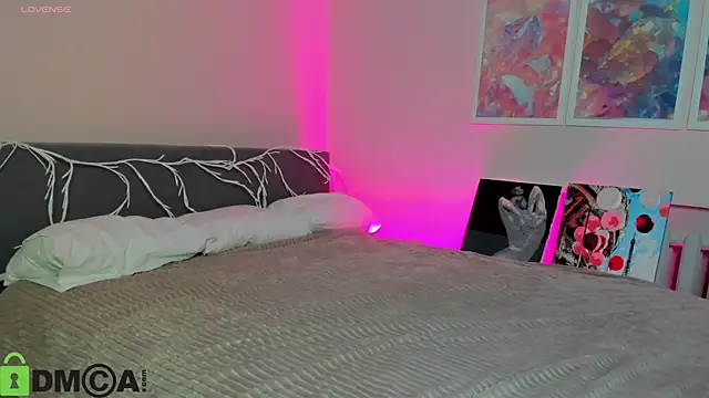 Sara Robinson online show from October 2025 02:45:02 AM