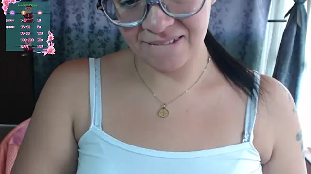 Snapshot of miia-big1boobs_ chatting on December 2025 05:18:02 PM miia-big1boobs online show from December 2025 05:18:02 PM