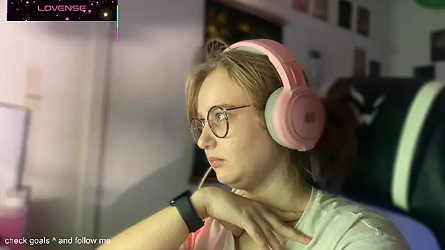 JacyWinslat online show from October 2025 06:07:02 PM