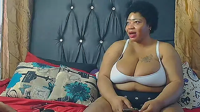 HUMONGUOUSTITSS online show from December 2024 02:41:02 PM