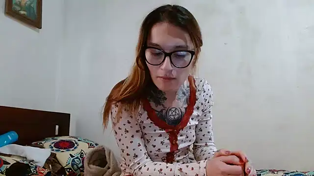 kittenlizz online show from February 2025 08:18:01 PM