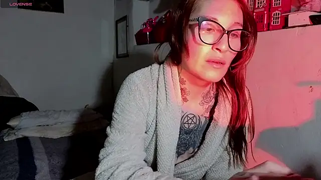 kittenlizz online show from April 2026 06:27:02 PM