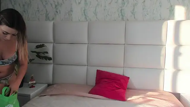 MIA  SAENZ online show from January 2025 11:36:02 AM