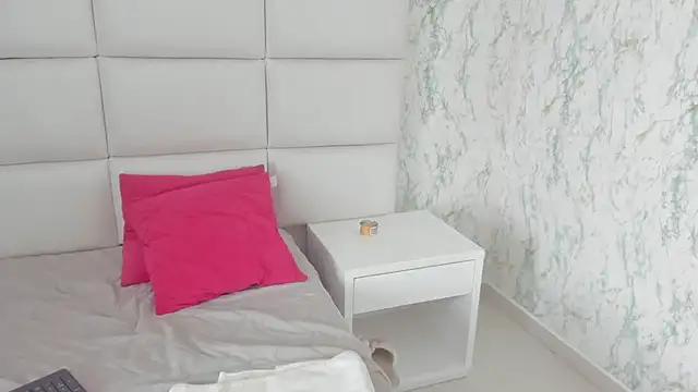 MIA  SAENZ online show from March 2025 03:38:02 PM