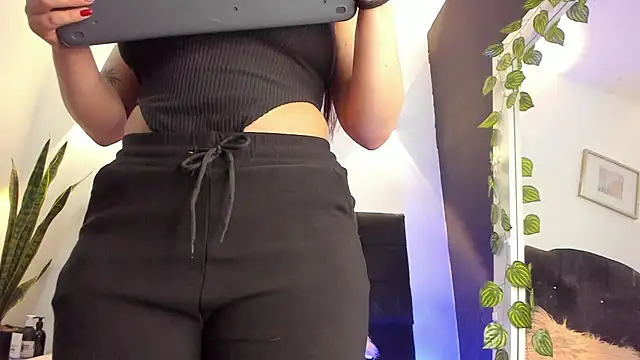 EmaJames25 online show from January 2025 07:11:01 PM