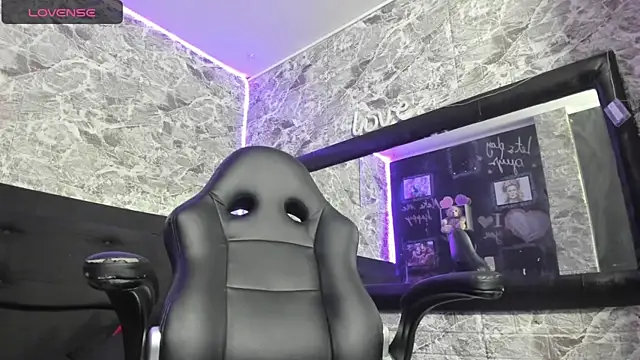 Snapshot of Cute_Cata chatting on October 2025 07:14:02 PM Cute Cata online show from October 2025 07:14:02 PM