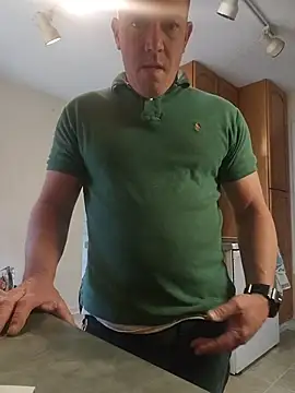 Bigtater1999 online show from April 2026 08:25:02 PM